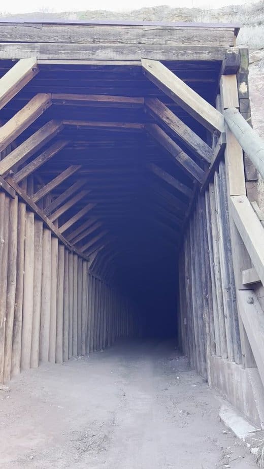 This Texas Hike Leads Through a Tunnel So Dark You Can’t See a Thing Safety, Dust, And Guano Reality