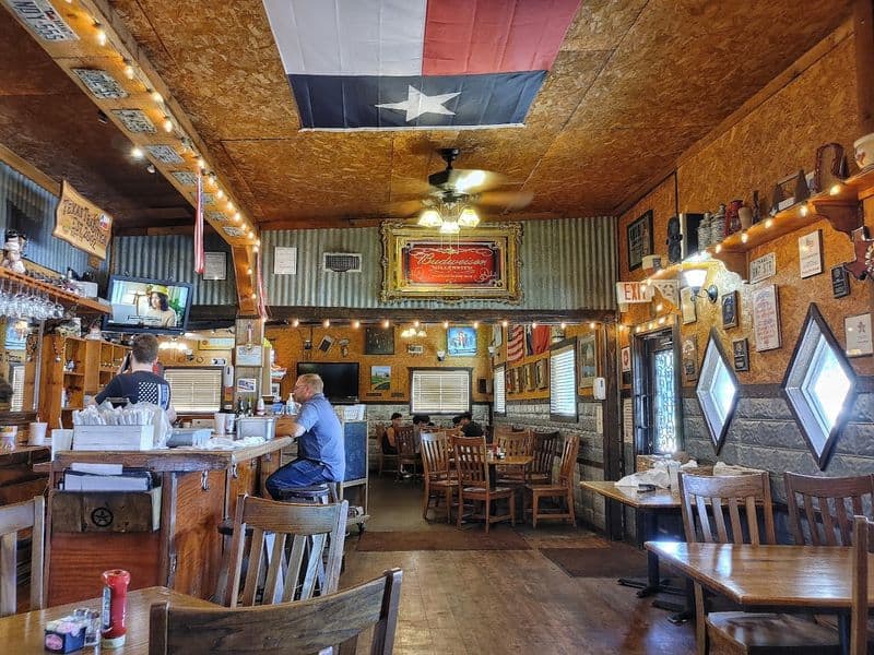This Texas Spot Turns Dinner Into the Perfect Date Night With Live Music Texas-Friendly Service