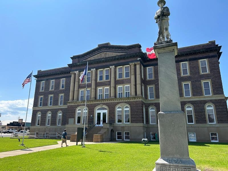Mills County Courthouse Square Stroll