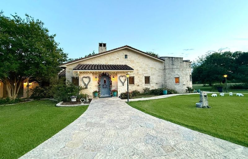 Local Eats and Friendly Fixings