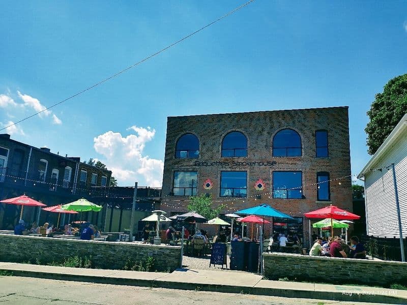 Briquettes Smokehouse, Ashtabula