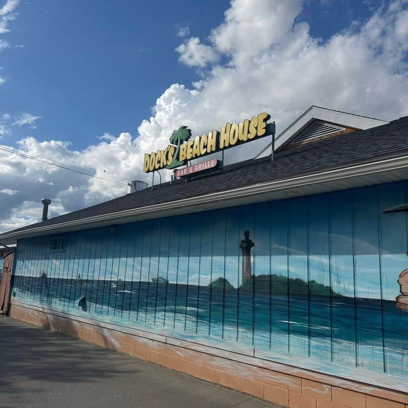 Dock’s Beach House Bar & Grille, Port Clinton