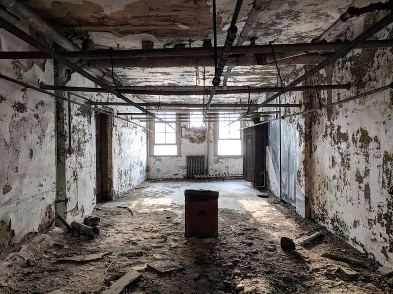 Why This Abandoned Hospital in New Jersey Feels Too Creepy to Visit Solo The Crumbling Wards Where Sick Immigrants Waited in Fear