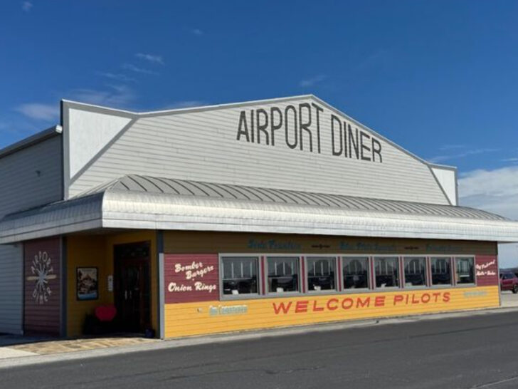 At This Texas Diner, You Can Watch Planes Take Off While Enjoying Comfort Food
