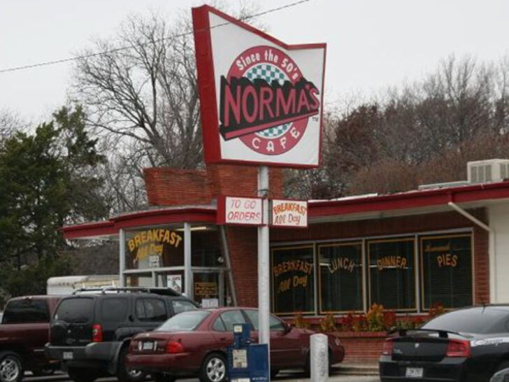 If You Love Comfort Food, This Dallas Cafe Is Calling Your Name