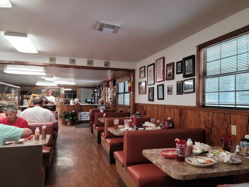 This Rustic Florida Restaurant Has The Freshest Oysters You’ll Ever Taste