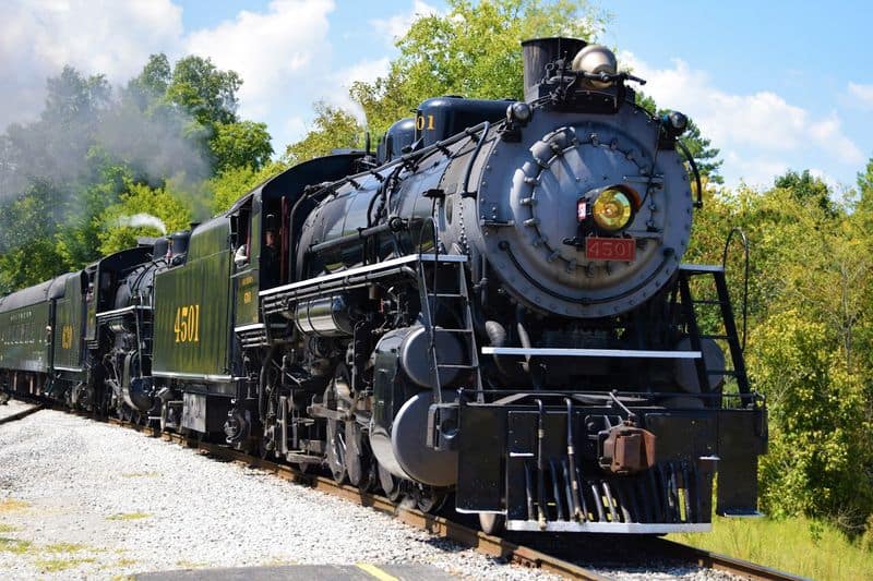 Take This Breathtaking Tennessee Train Ride for a Magical Spring Day Trip