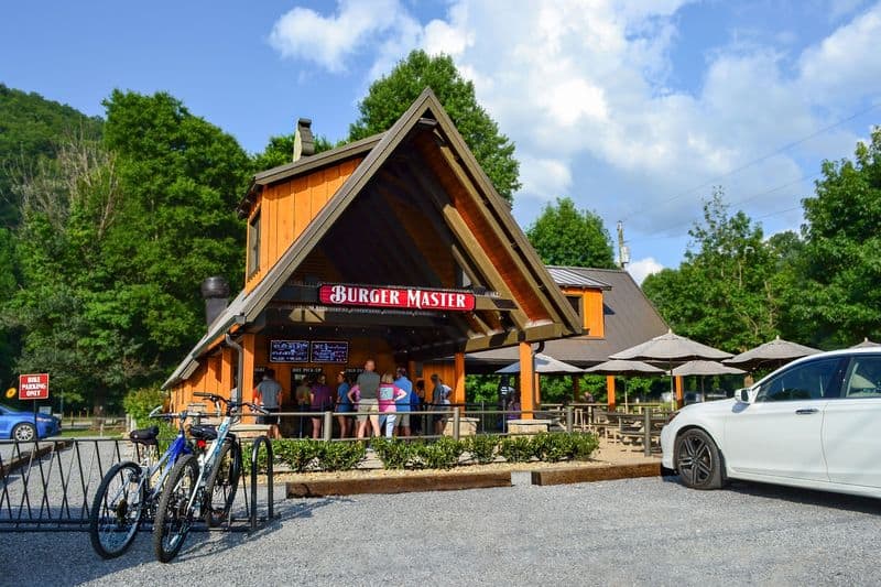 This Tiny Tennessee Roadside Stop Is a Local Favorite for Burgers, Milkshakes, and Smoky Mountain Views