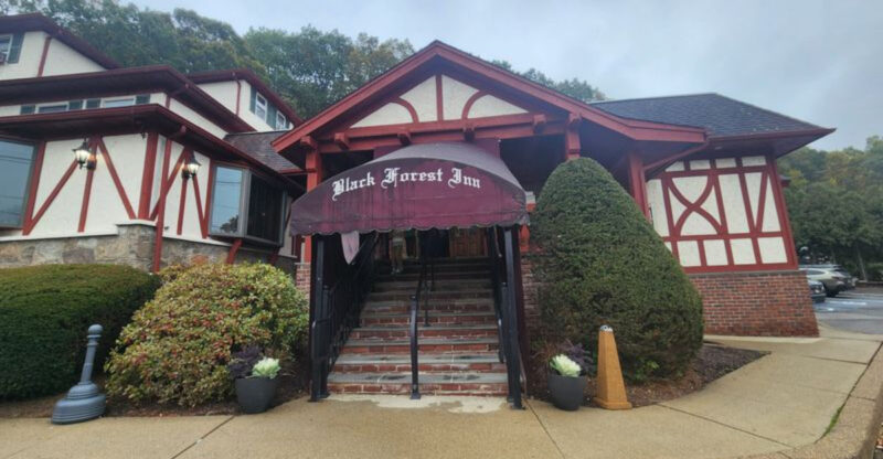 New Jersey Has A Restaurant Where The Schnitzel Feels Like A Mini Trip To Bavaria