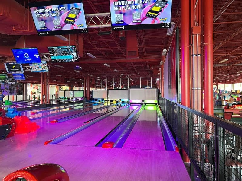 This Indoor Adventure Park in Florida Is an Absolute Friday Night Hack 5 Bowling Lanes With Easy Wins