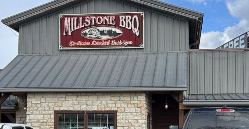 People Travel From All Over Ohio To Eat At This Iconic Barbecue Restaurant