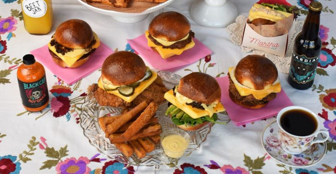 The Best Cheeseburgers In The Midwest Are Made Inside This Cozy Restaurant In Ohio