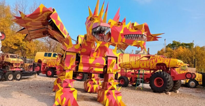 The Funky Ohio Junkyard That’s Home To Over 20 Colorful Robot Sculptures