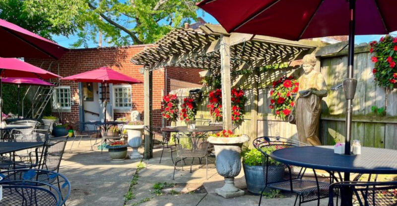 The Lasagna At This Classic Restaurant In Ohio Is So Amazing, It’s Worth A Road Trip