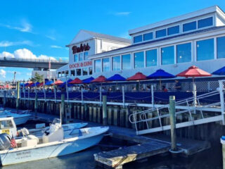 the legendary fried clams at this new jersey waterfront restaurant are worth every mile