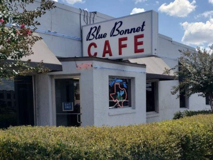 The Pie at Blue Bonnet Cafe Is a Texas Legend