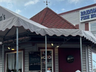 the seafood at this ohio restaurant is so delicious its worth a road trip