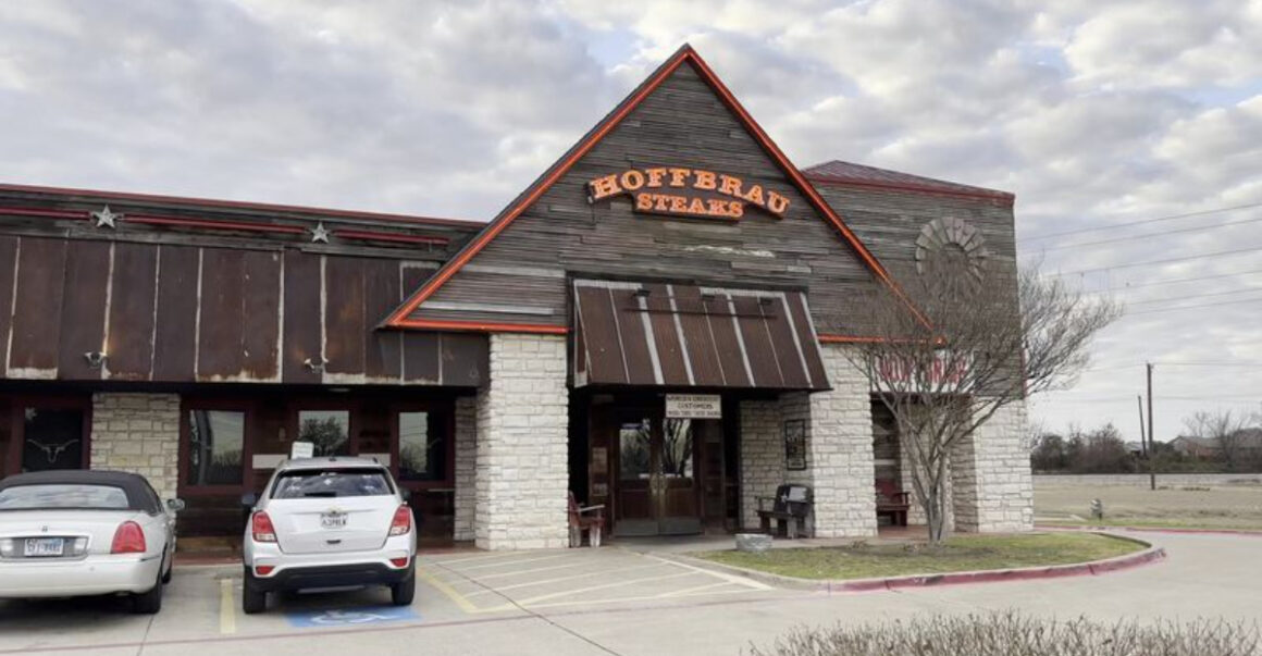 they still cook ribeyes over an open flame at this texas steakhouse