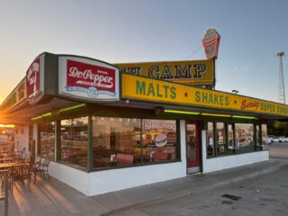 this 1940s texas burger joint hasnt changed and people love it