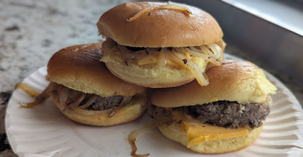 This Classic New Jersey Diner Serves Old-School Cheeseburgers That Attract People From Across the State