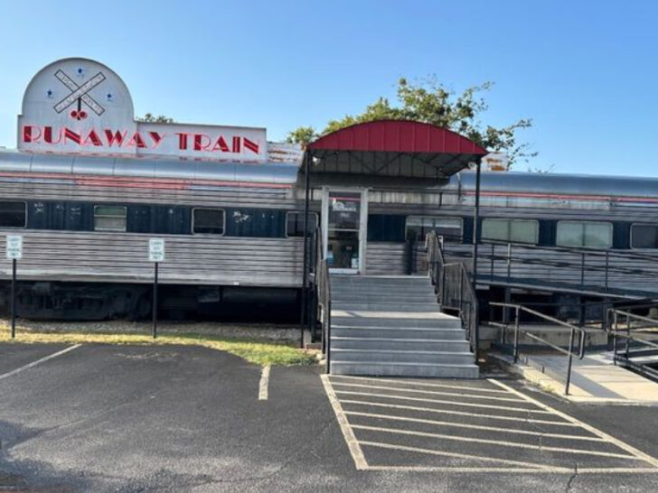 This Cozy Texas Cafe Inside a Train Car Is Winning Hearts