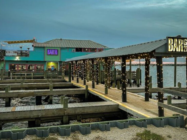 This Floating Bar in Texas Is the Perfect Waterfront Hangout