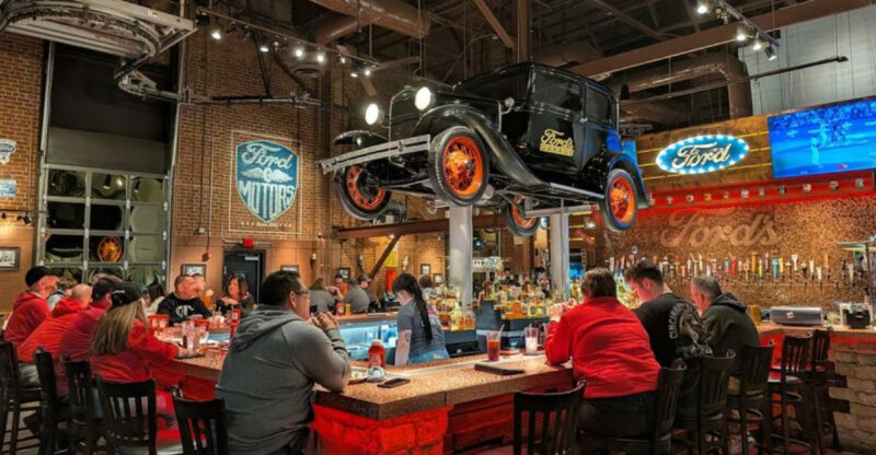 This Ohio Garage-Themed Restaurant Is The Perfect Spot For Car Enthusiasts