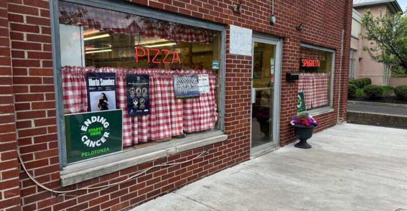 This Pizza Parlor In Ohio Is What Locals Say Is The Best In Town