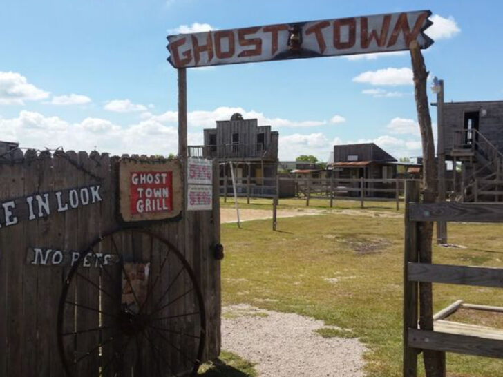 This Texas Ghost Town Delivers Real Chills&mdash;All for a Truly Heartwarming Cause