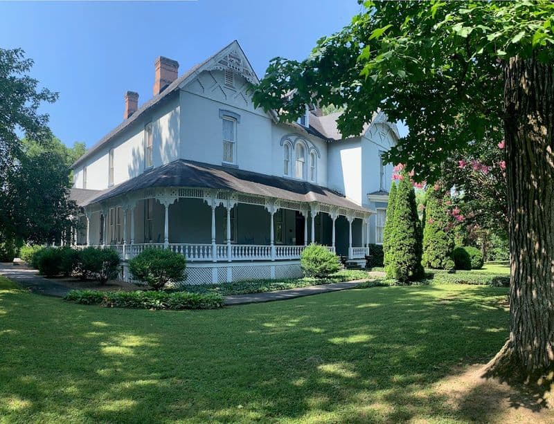 A Love Story That Built One of Tennessee's Grandest Mansions