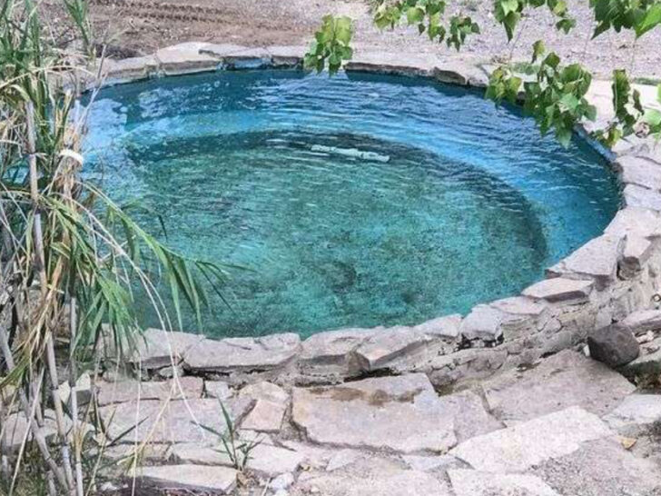 You&rsquo;d Never Expect to Find a Hot Spring in This Texas Desert