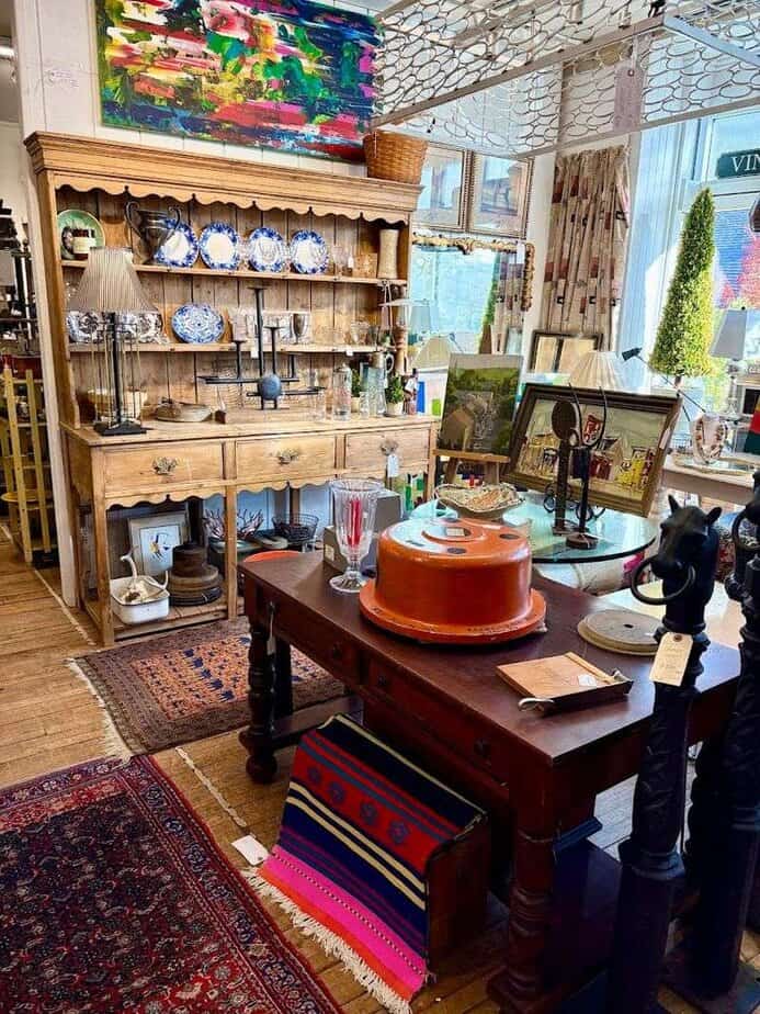 How four stories of antiques turn into a full-blown treasure hunt