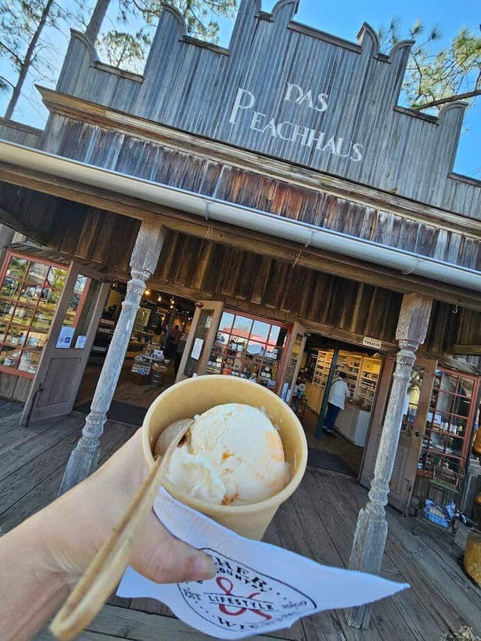Fresh Peach Cobbler That Tastes Like Grandma Made It