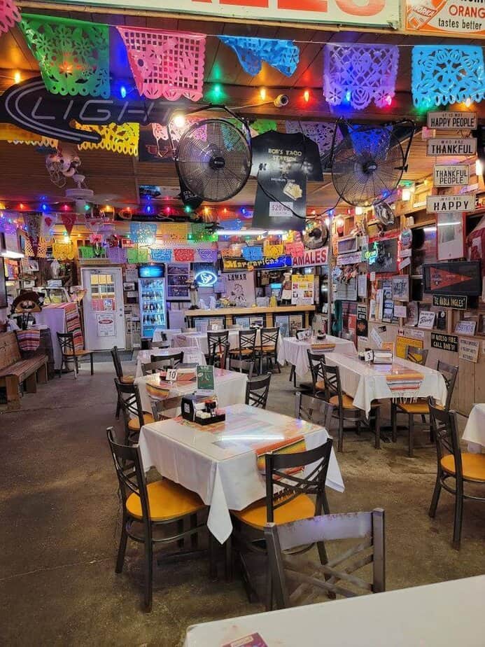 Weekend Evenings: Dinner, Drinks, And Karaoke Vibes