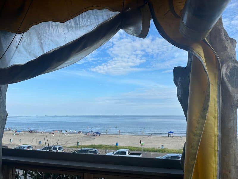 This Laid Back Texas Beach Spot Serves Incredible Food With a Gulf View Insider Tips: Parking, Timing, and Views