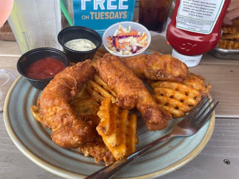 This Laid Back Texas Beach Spot Serves Incredible Food With a Gulf View Seafood Basket That Turns Heads