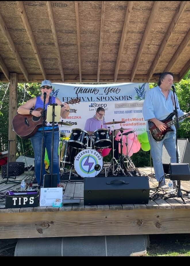 Live Music Performances Throughout the Weekend