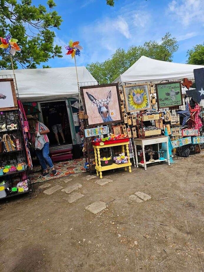 Hundreds of Juried Arts and Crafts Vendors