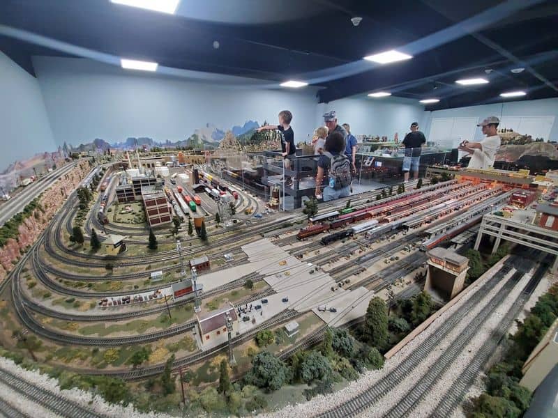 Model Train Layouts That Captivate All Ages