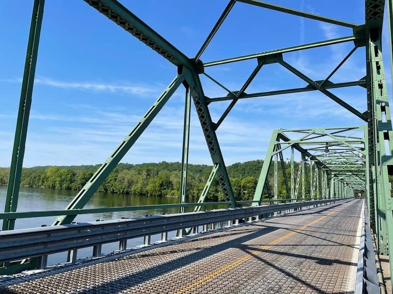 What It’s Like to Walk From New Jersey Into Pennsylvania