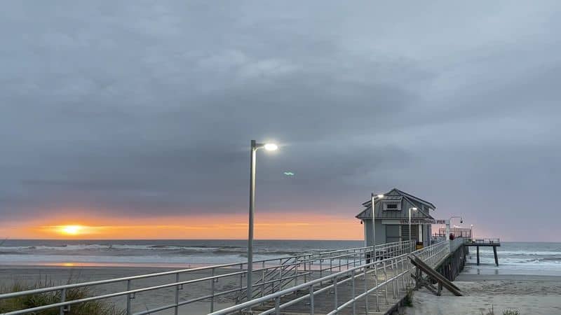 What makes this 1,000-foot landmark such a thrill the first time you try it