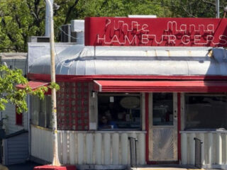 new jersey locals still line up for this tiny burger legend