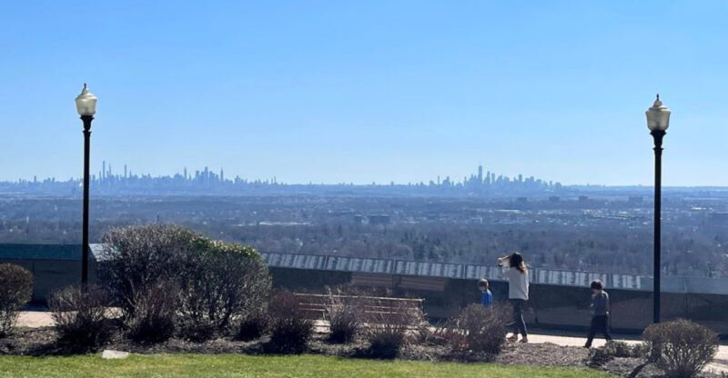 This New Jersey Park Has One of the Best Manhattan Skyline Views Without the Crowds