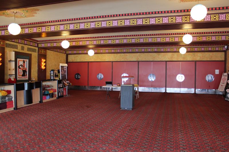 This 1928 Movie Palace In Michigan Still Runs Real Film While An Organ Rises Out Of The Stage Parking, Cash, and Timing Tips