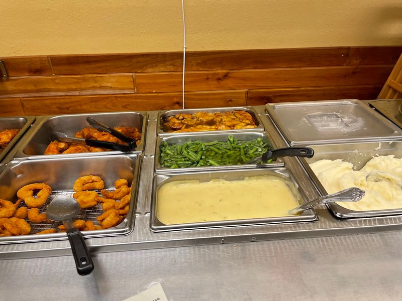 This Amish Buffet In Michigan Has Families Driving Hours Just To Fill Their Plates An All-You-Can-Eat Spread That Changes Daily