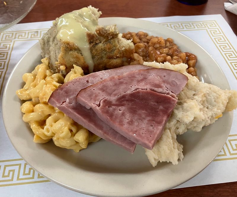 This Amish Buffet In Michigan Has Families Driving Hours Just To Fill Their Plates Why the Long Drive Still Makes Sense