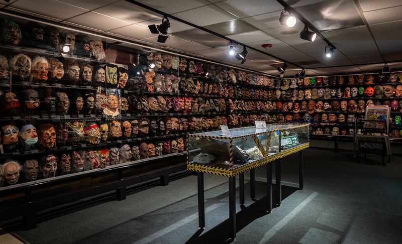 Collectors Behind the Curtain